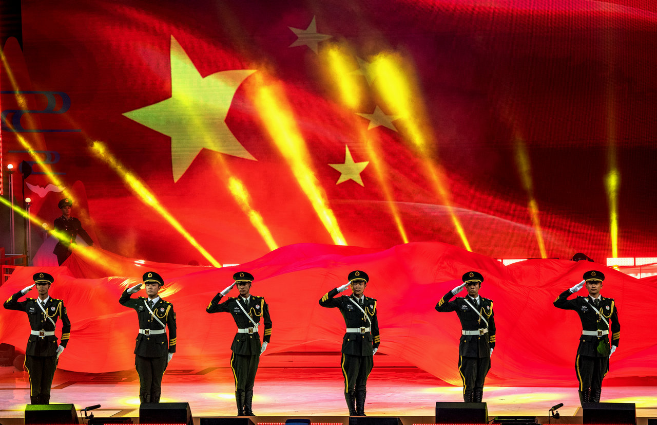 香港举行庆祝新中国成立75周年文艺晚会.jpg