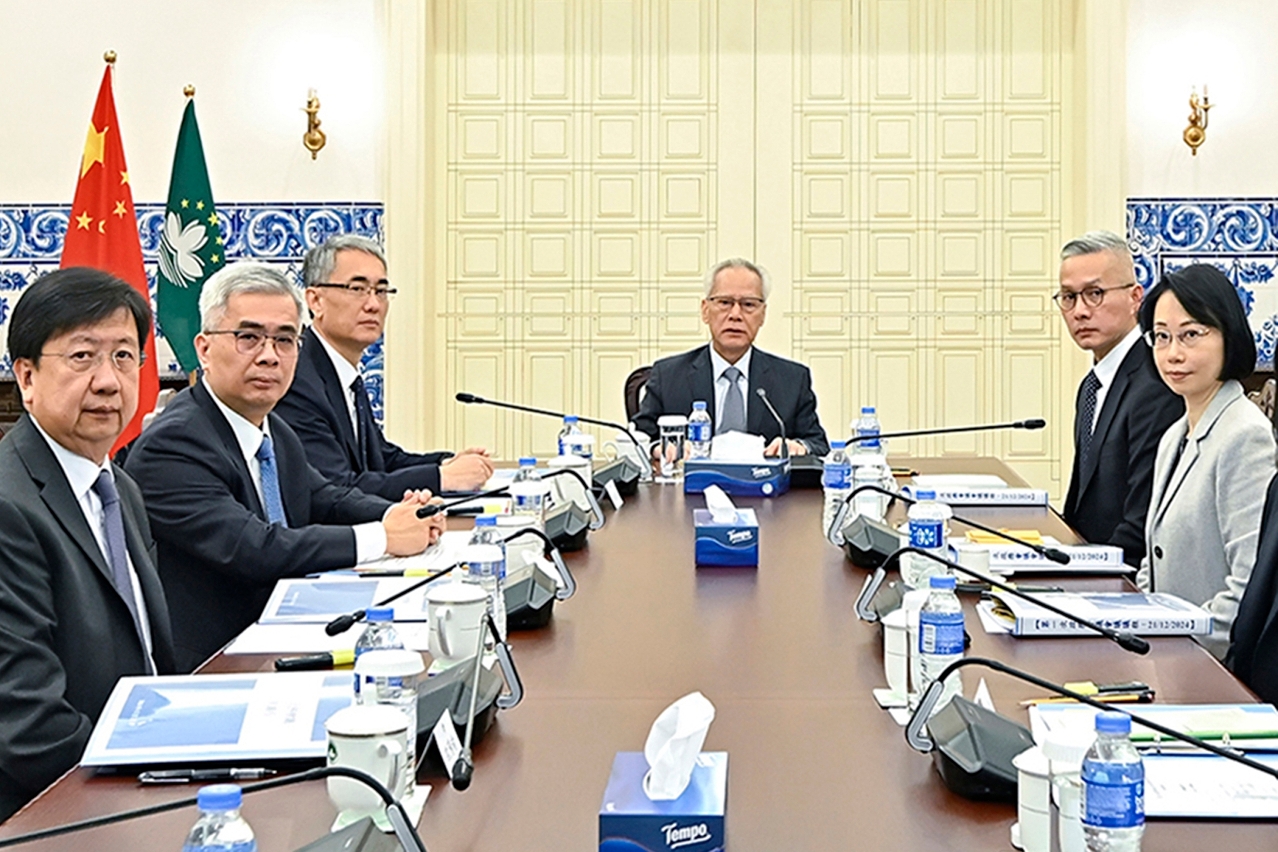行政长官岑浩辉主持政务会议，作出内部批示设立五个领导及工作组。