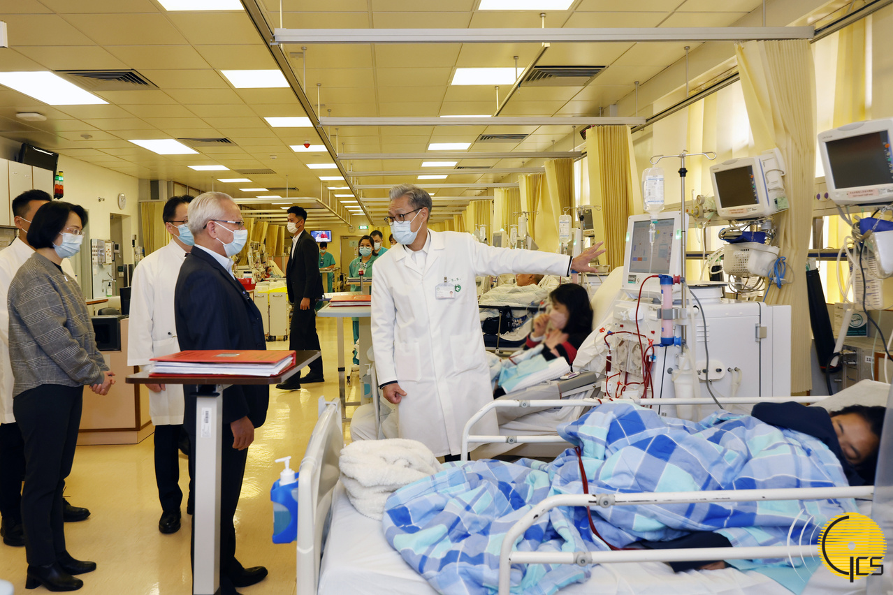 行政长官视察新春期间医院服务2.jpg