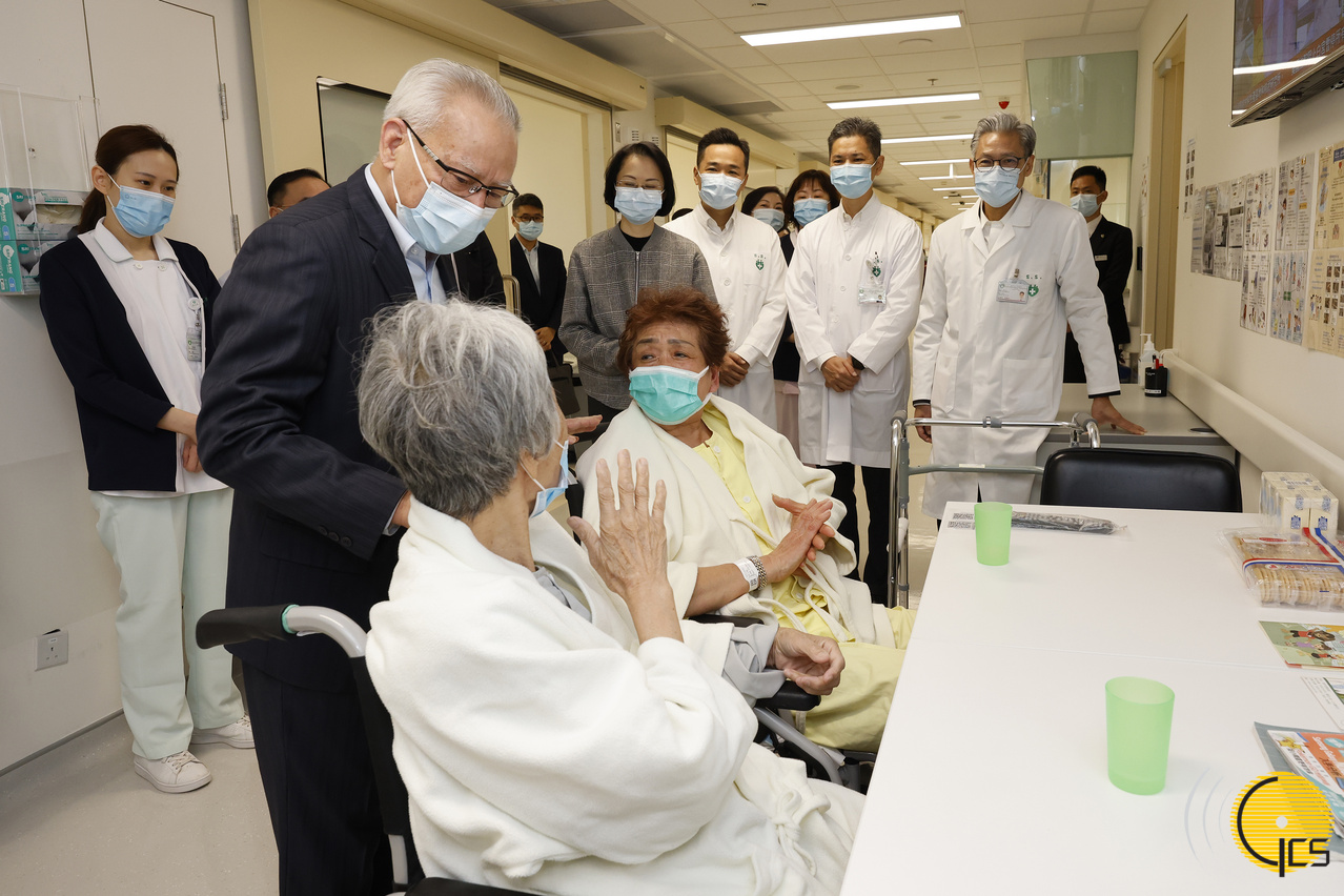 行政长官视察新春期间医院服务4.jpg