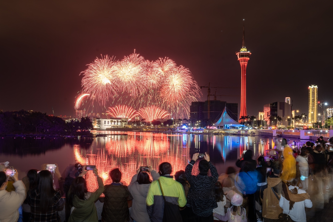 新春烟花汇演元宵节继续绽放 (参考图片)